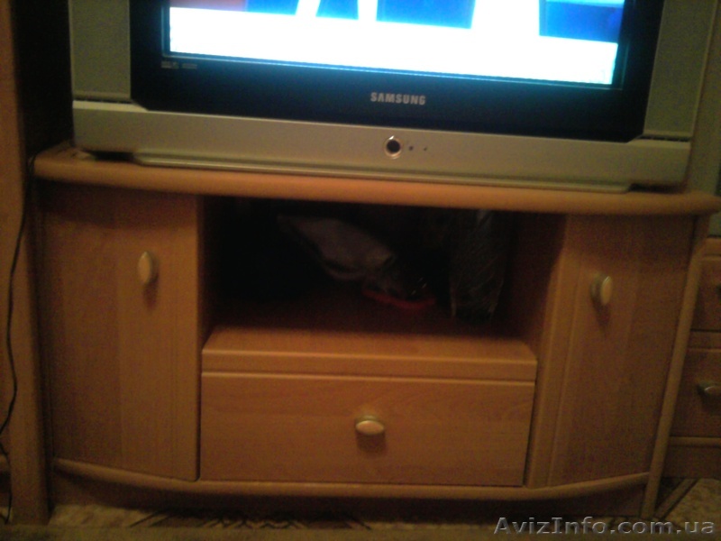 Продам тумбу  под телевизор Срочно!!! - <ro>Изображение</ro><ru>Изображение</ru> #1, <ru>Объявление</ru> #600739