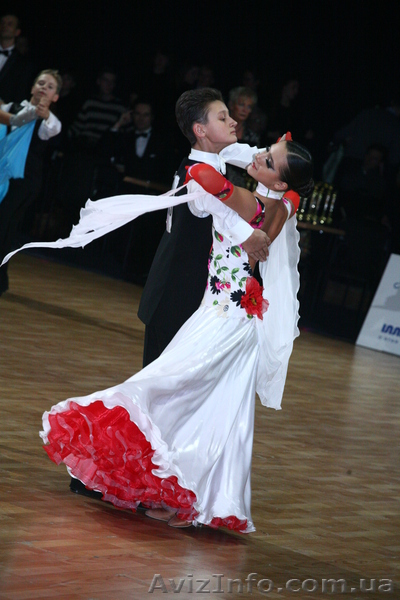 Продам платье Ст Юн-1 - <ro>Изображение</ro><ru>Изображение</ru> #1, <ru>Объявление</ru> #575082