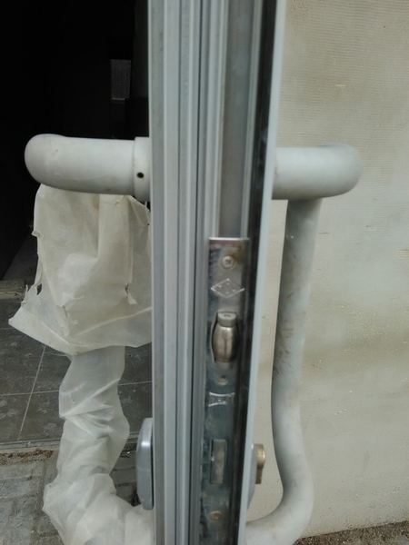 Регулировка и замена и продажа фурнитуры в алюминиевых дверях (петли, замки - <ro>Изображение</ro><ru>Изображение</ru> #1, <ru>Объявление</ru> #1674688