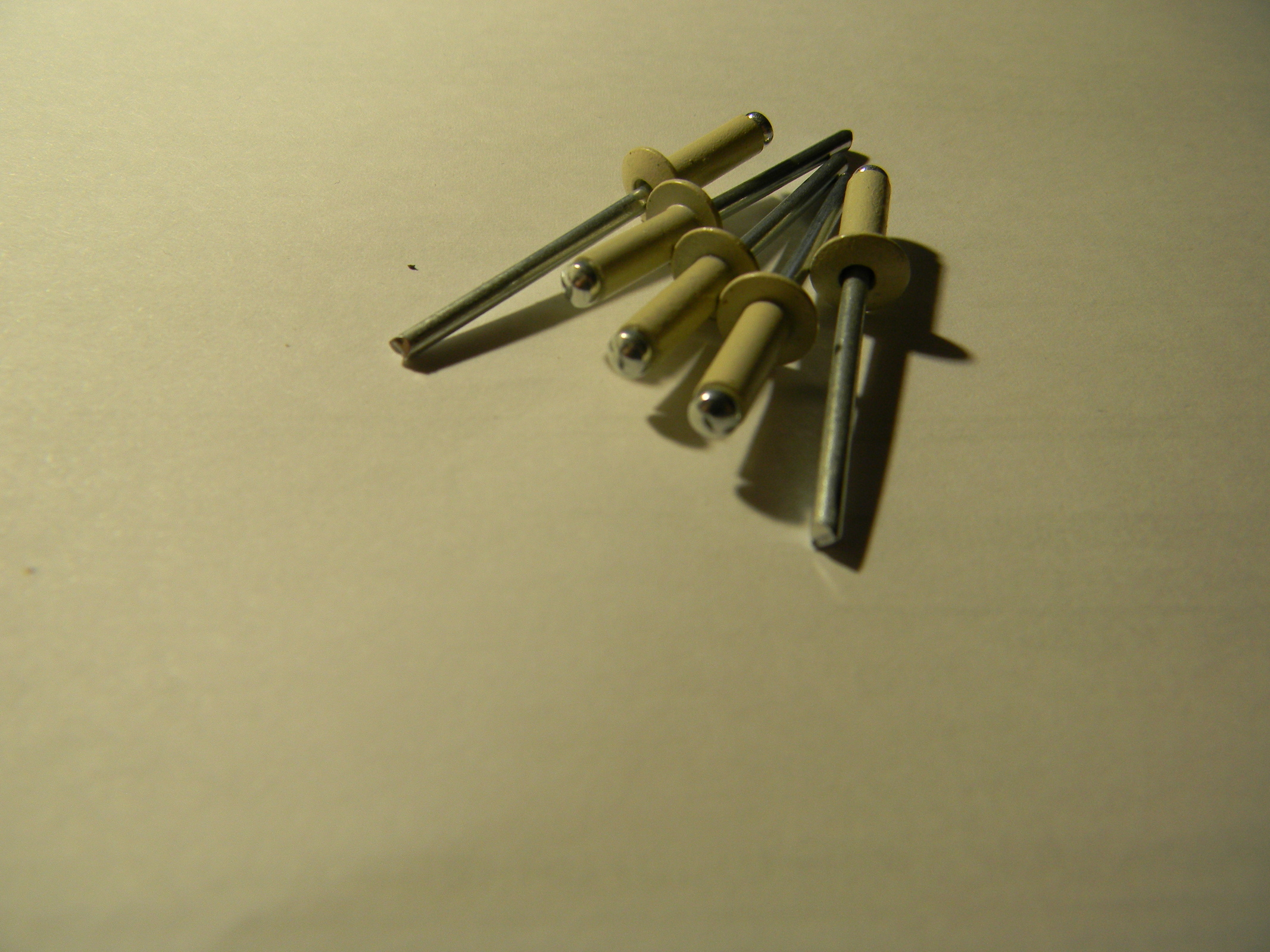 Бежевые RAL 1015 вытяжные заклепки размер 4*8, 4*10, 4*12 - <ro>Изображение</ro><ru>Изображение</ru> #1, <ru>Объявление</ru> #1694691