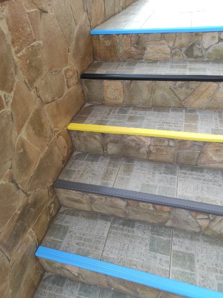 Резиновые противоскользящие накладки на ступени - <ro>Изображение</ro><ru>Изображение</ru> #1, <ru>Объявление</ru> #1509262