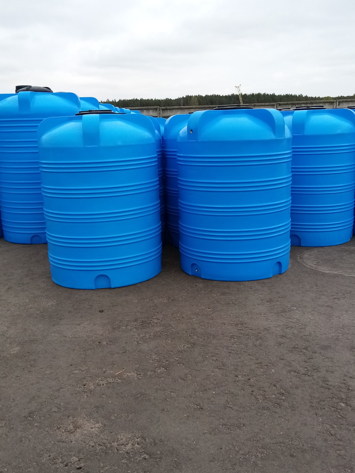 Емкость вертикальная пластиковая на 1500 литров - <ro>Изображение</ro><ru>Изображение</ru> #1, <ru>Объявление</ru> #1736144