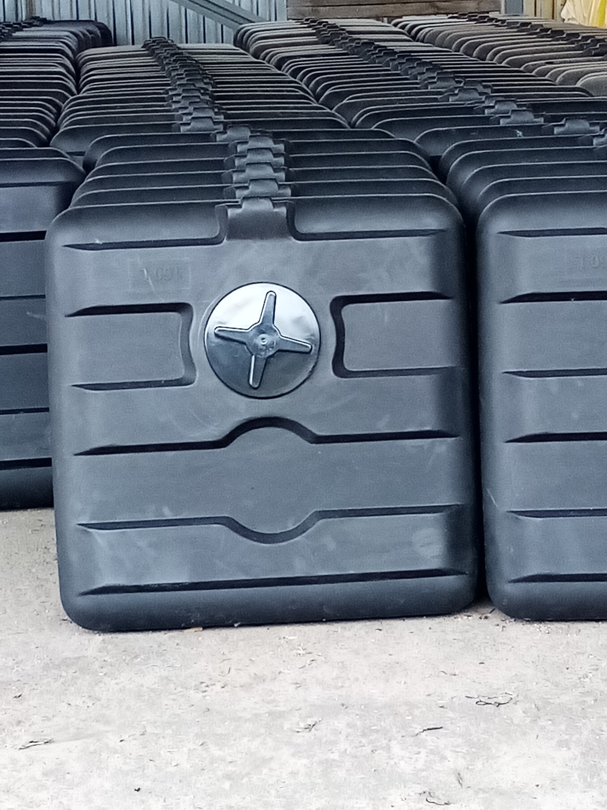 Черная емкость для душа - <ro>Изображение</ro><ru>Изображение</ru> #1, <ru>Объявление</ru> #1738438