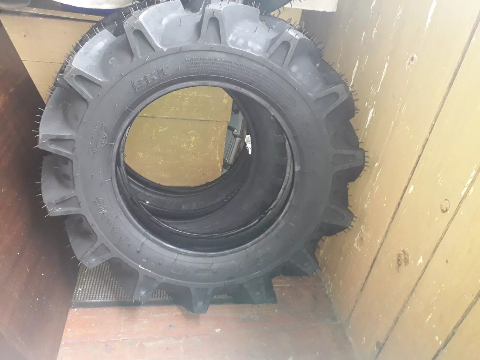 Шины для японских и китайских минитракторов R8-R28 - <ro>Изображение</ro><ru>Изображение</ru> #1, <ru>Объявление</ru> #1318272