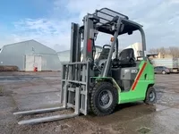 Газ-бензиновий навантажувач TCM (Nissan) з вагами, із напрацюванням 7644 м/г - <ro>Изображение</ro><ru>Изображение</ru> #2, <ru>Объявление</ru> #1752864