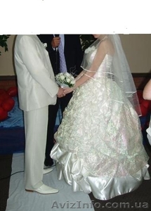 Свадебное платье из салона. - <ro>Изображение</ro><ru>Изображение</ru> #3, <ru>Объявление</ru> #25671