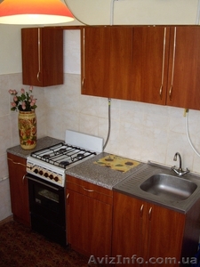 2-х комн. с мебелью в нагорном р-не 3500грн/мес,  удобн. трансп