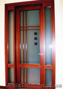 Двери и перегородки из массива дерева.