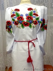 Вишита бісером на білому габардіні заготовка рубашки. 