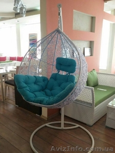 качели-кокон из ротанга