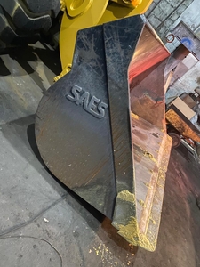  Liebher наработка 9000 м.ч.,  ковш - 2, 8-3 м3