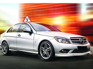  Автоінструктор,  інструктор з водіння.