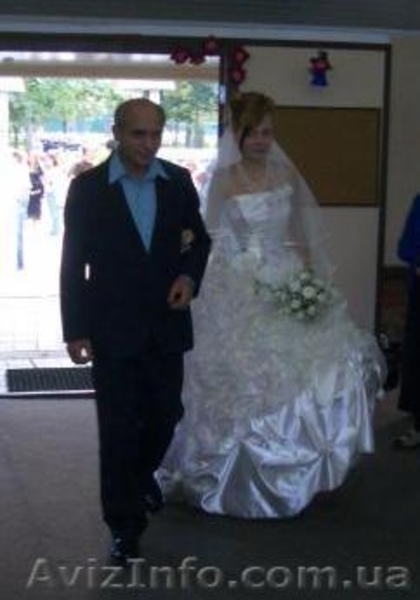 Свадебное платье из салона. - <ro>Изображение</ro><ru>Изображение</ru> #1, <ru>Объявление</ru> #25671