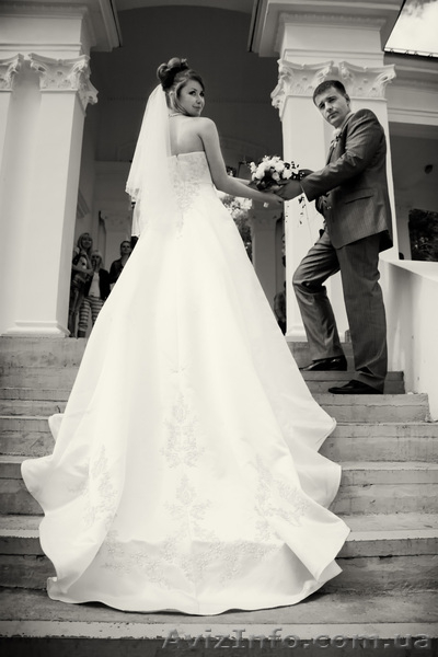 Продам шикарное французское свадебное платье Miss Kelly - <ro>Изображение</ro><ru>Изображение</ru> #2, <ru>Объявление</ru> #114447