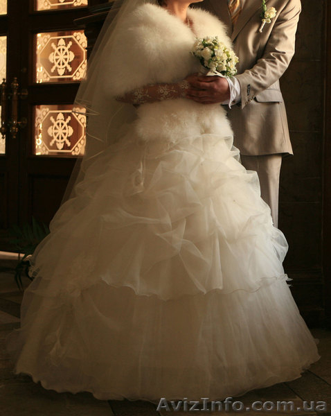 Cвадебное платье! продам! возможен торг! - <ro>Изображение</ro><ru>Изображение</ru> #1, <ru>Объявление</ru> #244045
