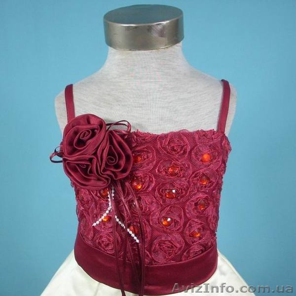 Новое платье с вышивкой на 4-5 лет - <ro>Изображение</ro><ru>Изображение</ru> #2, <ru>Объявление</ru> #727555