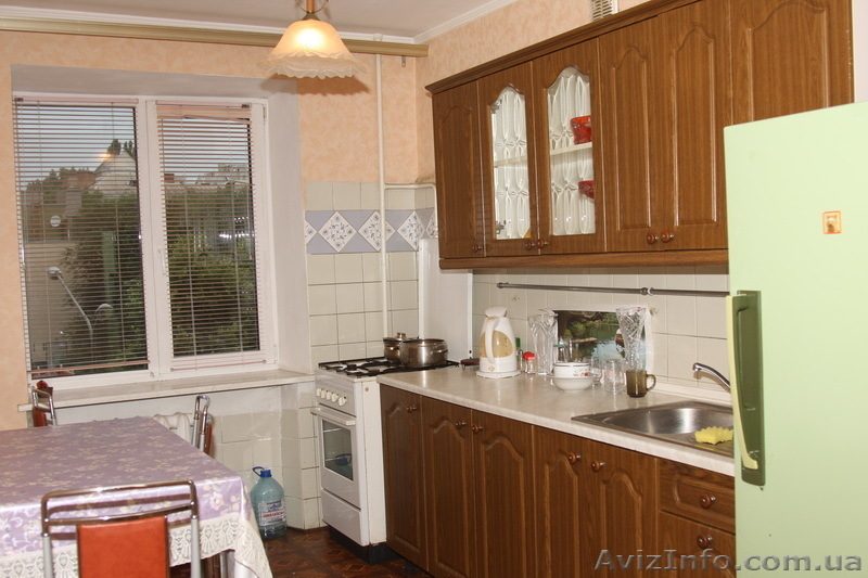 Сдам 3-х комнатную посуточно Соломенка - <ro>Изображение</ro><ru>Изображение</ru> #1, <ru>Объявление</ru> #758169