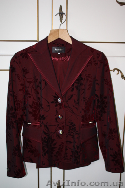 Костюм брючный бордовый женский - <ro>Изображение</ro><ru>Изображение</ru> #1, <ru>Объявление</ru> #847778