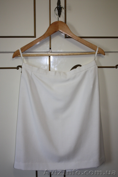 Юбка белая сзади со шлицей - <ro>Изображение</ro><ru>Изображение</ru> #1, <ru>Объявление</ru> #847782