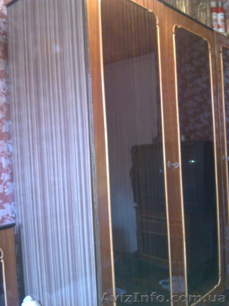 Спальный гарнитур. Из дерева. Шкаф, тумба (2 штуки), трюмо. б/у. Киев - <ro>Изображение</ro><ru>Изображение</ru> #2, <ru>Объявление</ru> #954988