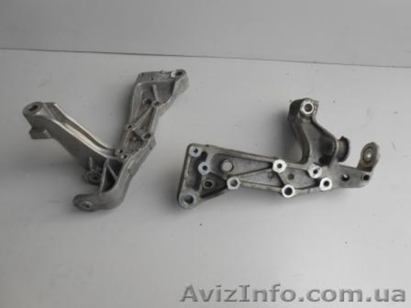 Кронштейн переднего рычага VW Caddy. - <ro>Изображение</ro><ru>Изображение</ru> #1, <ru>Объявление</ru> #1096274