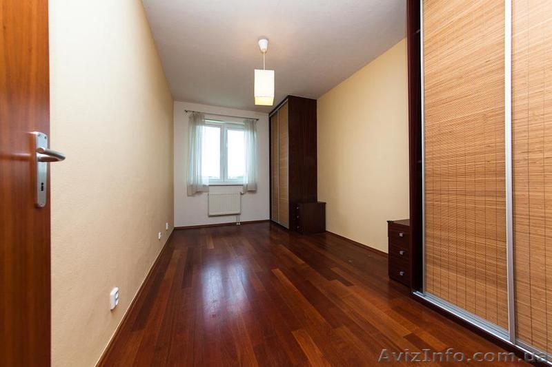 Продажа 3-х квартиры в Чехии, Прага-8 - <ro>Изображение</ro><ru>Изображение</ru> #5, <ru>Объявление</ru> #1168336