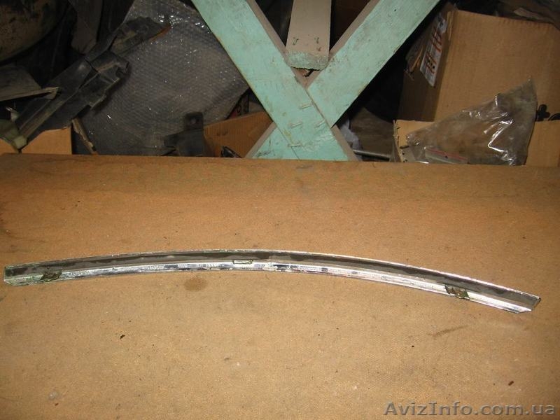 Audi A6  Молдинг переднего бампера правый  - <ro>Изображение</ro><ru>Изображение</ru> #2, <ru>Объявление</ru> #1203882