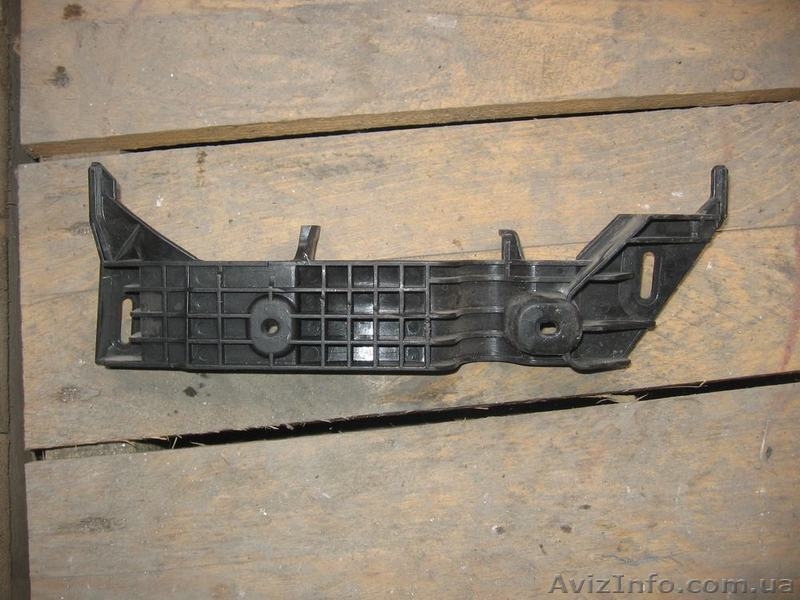 Audi Q7  кронштейн левой стойки нижний  - <ro>Изображение</ro><ru>Изображение</ru> #2, <ru>Объявление</ru> #1204856