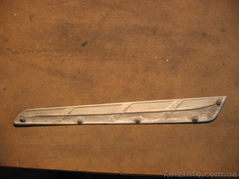 BMW 5 E28 накладка задней правой стойки  - <ro>Изображение</ro><ru>Изображение</ru> #2, <ru>Объявление</ru> #1203873