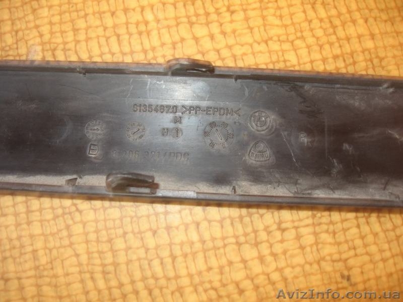 BMW 3 univ. E36 молдинг заднего бампера левый  - <ro>Изображение</ro><ru>Изображение</ru> #4, <ru>Объявление</ru> #1204872