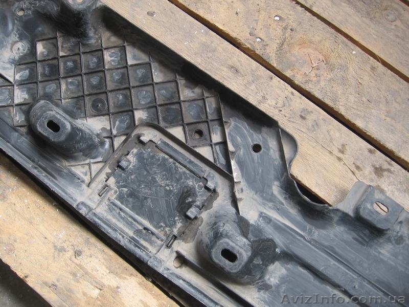Audi Q7 накладка защита днища правая  - <ro>Изображение</ro><ru>Изображение</ru> #6, <ru>Объявление</ru> #1204852