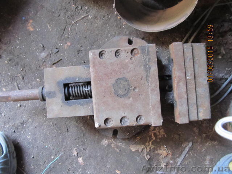 Тиски станочные поворотные   cделаны в СССР - <ro>Изображение</ro><ru>Изображение</ru> #2, <ru>Объявление</ru> #1290353