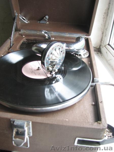 Продам патефон красавец, с чистым  сильным звуком  множеств пластинок  - <ro>Изображение</ro><ru>Изображение</ru> #2, <ru>Объявление</ru> #298361
