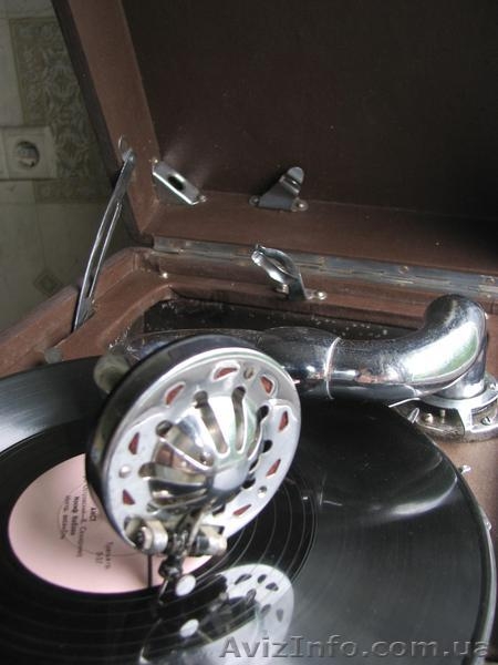 Продам патефон красавец, с чистым  сильным звуком  множеств пластинок  - <ro>Изображение</ro><ru>Изображение</ru> #3, <ru>Объявление</ru> #298361