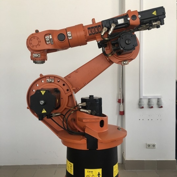 KUKA KR 15 - промышленный робот. В наличии. Доставка. - <ro>Изображение</ro><ru>Изображение</ru> #1, <ru>Объявление</ru> #1651924
