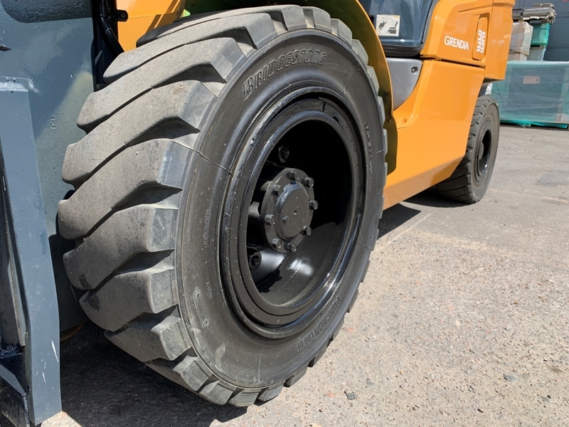 Вилочный погрузчик/навантажувач  Mitsubishi  с боковым смещением и печкой - <ro>Изображение</ro><ru>Изображение</ru> #8, <ru>Объявление</ru> #1697967