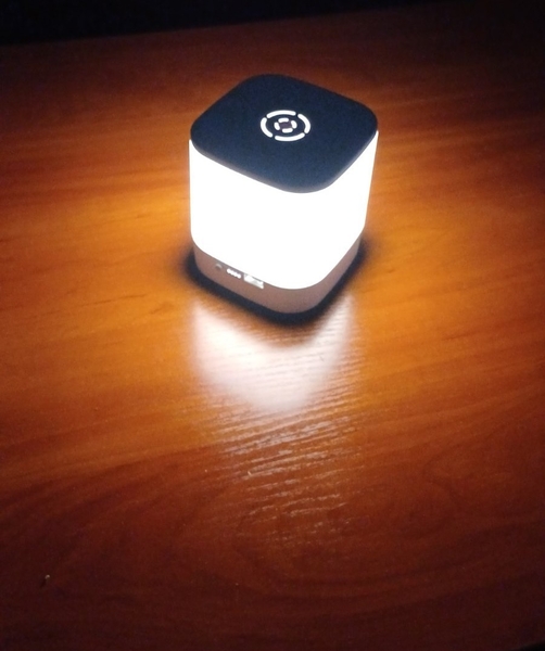 Світлодіодний нічник з сенсорним керуванням, акумулятор 2500 мАг - <ro>Изображение</ro><ru>Изображение</ru> #1, <ru>Объявление</ru> #1746199